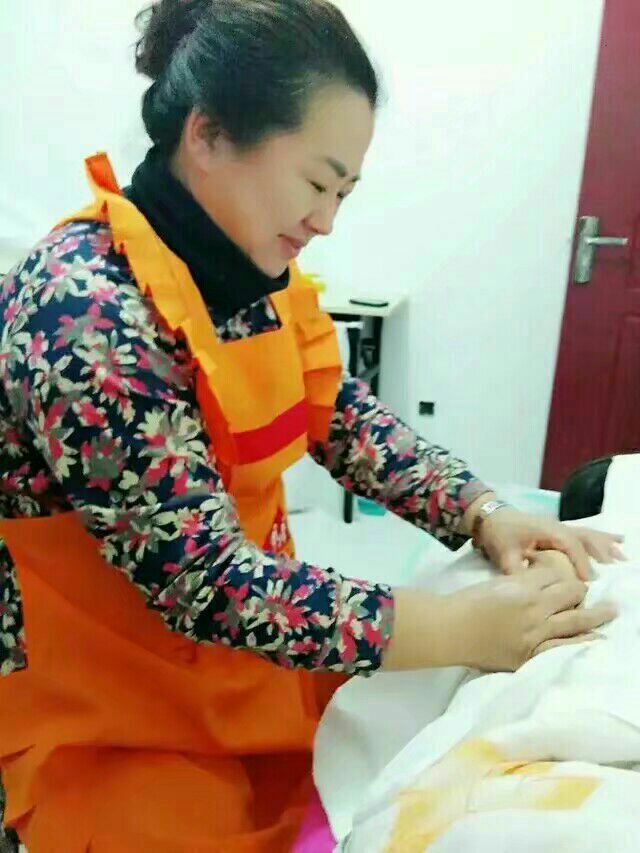 按摩乳房(按摩乳房能消除结节吗)