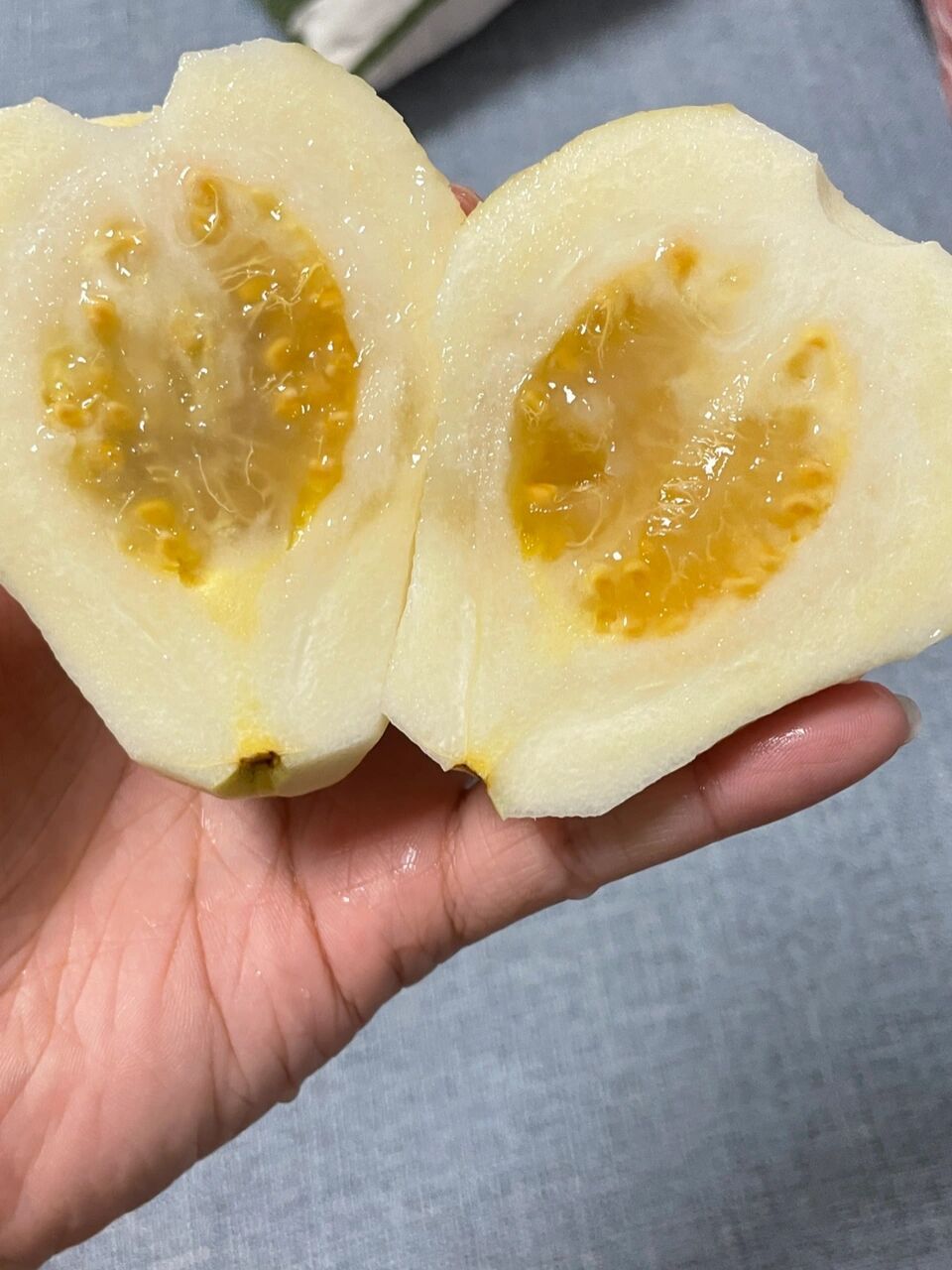芭乐可以吃皮吗-(芭乐吃皮还是吃肉)